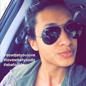 Meet your Posher, Stefanie